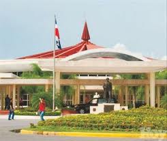 FACHADA DE LA UASD.