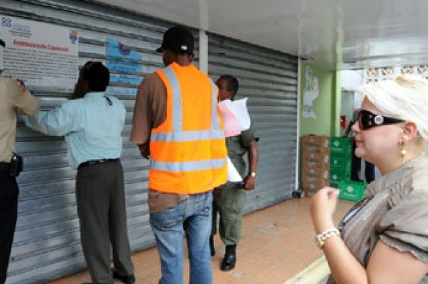 Interior Y Policia Clausuran