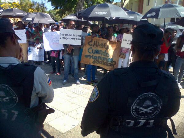 Protesta De Haitianos Frente Al Palacio