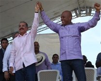 Danilo Levanta Brazo A Martelly