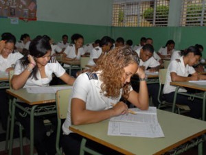 Estudiantes Se Examinan