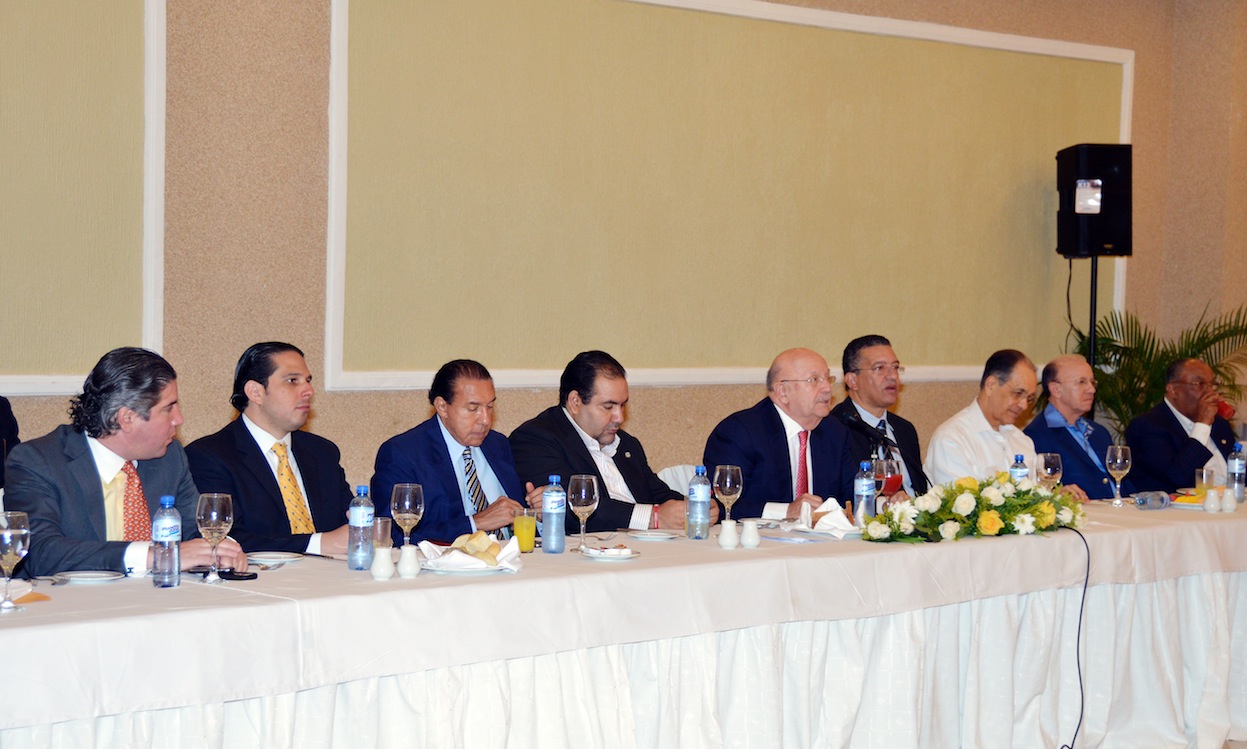 EL Presidente Del PRSC Carlos Morales Troncoso En La Reunion Con Los Alcaldes Y Directores De Distritos Del Partido Reformista.