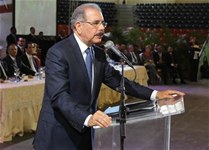 Danilo Entrega Becas