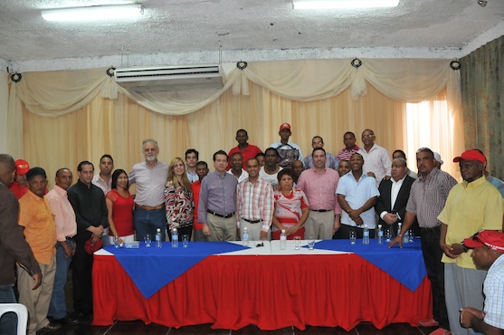AZUA. Los Miembros De La Comision De Reencuentro Del PRSC En Una De Las Reuniones Celebradas En Esta Provincia Para Reintegrar A Dirigentes Distanciados Del Partido.