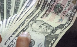 Dolares