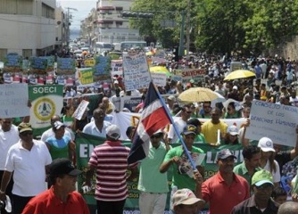Manifestantes solicitan Loma Miranda sea declarada parque nacional