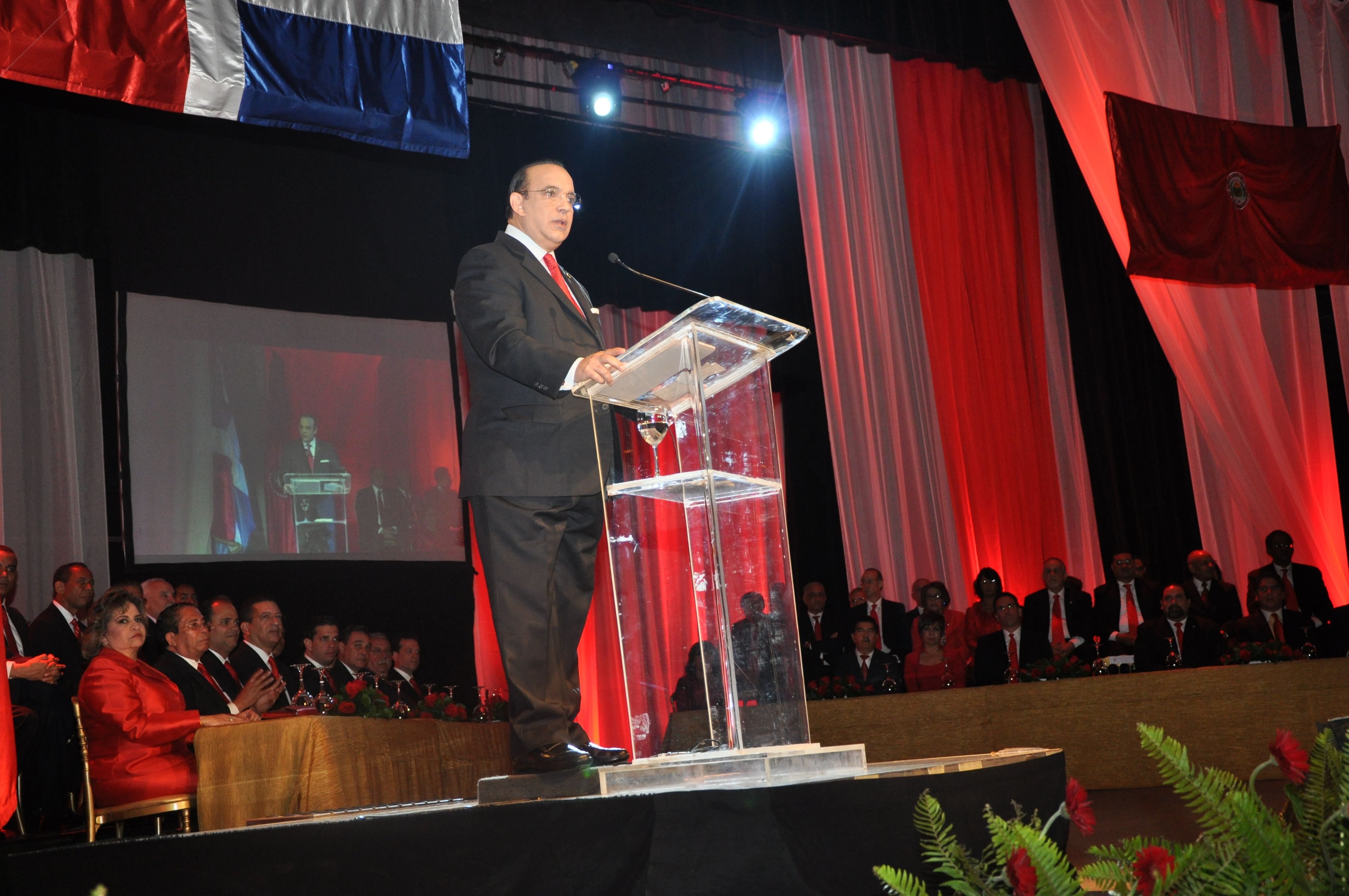 Foto El Presidente Del PRSC Quique Antun Habla En El Acto. Jpg1