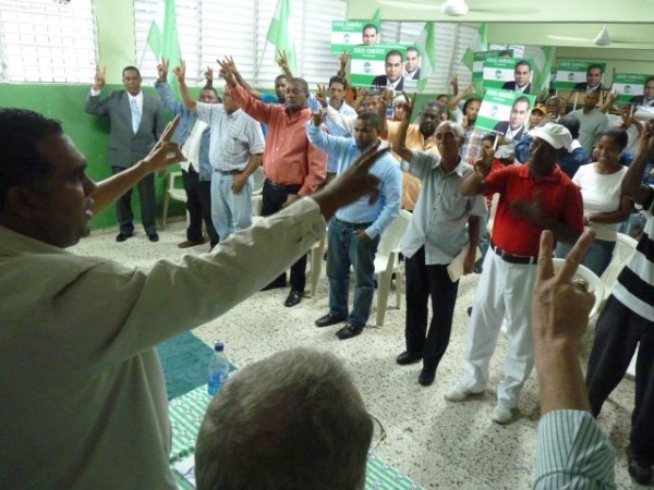 Julio Jiménez juramenta cientos de dirigentes en la circunscripción 3 del Distrito Nacional