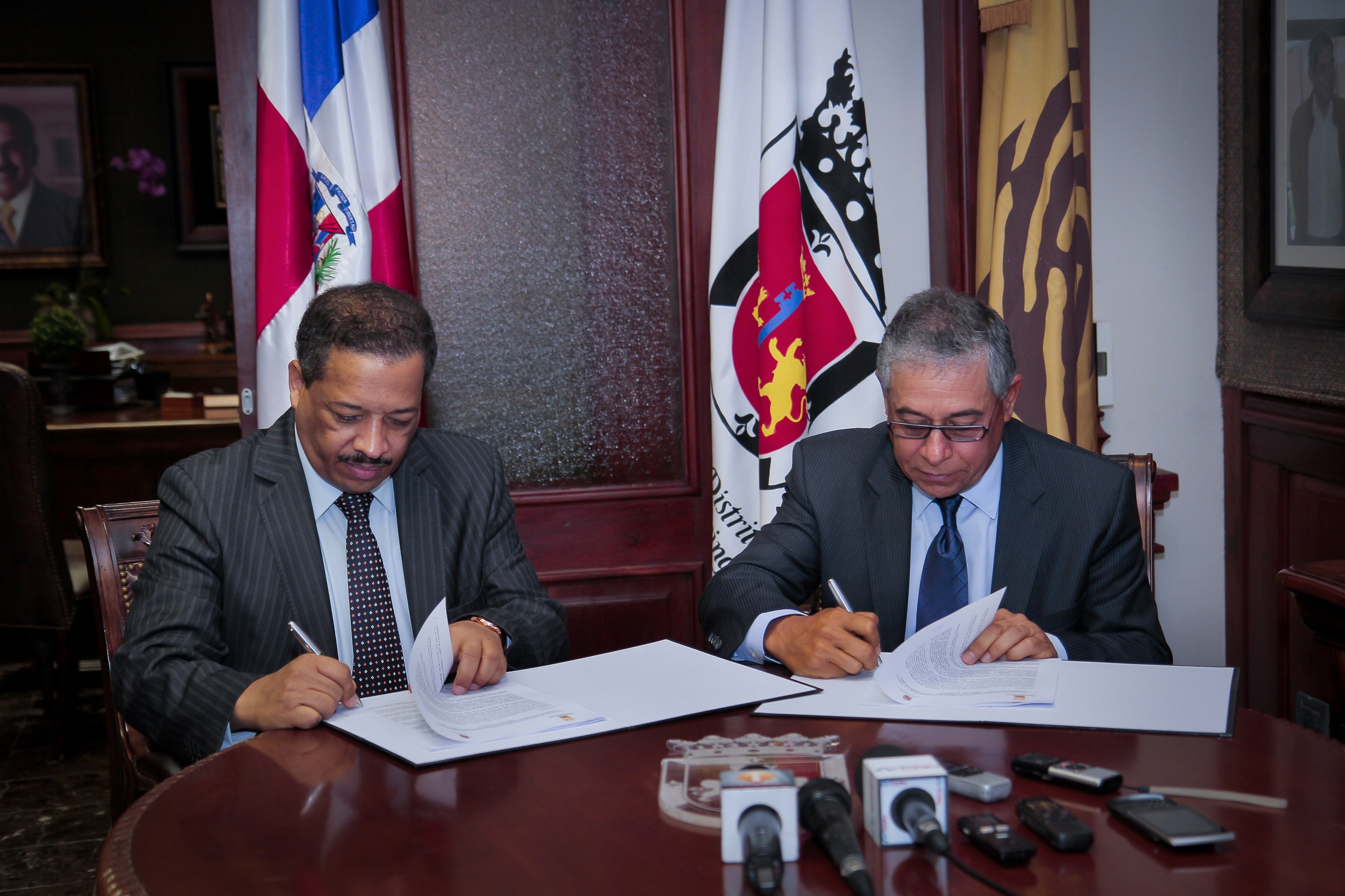 ADN Y JCE Firman Acuerdoi 11 Jun 2014 045