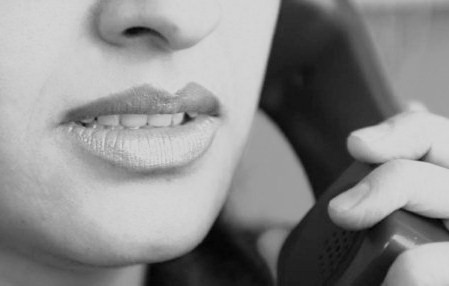 Hablando Por Tel