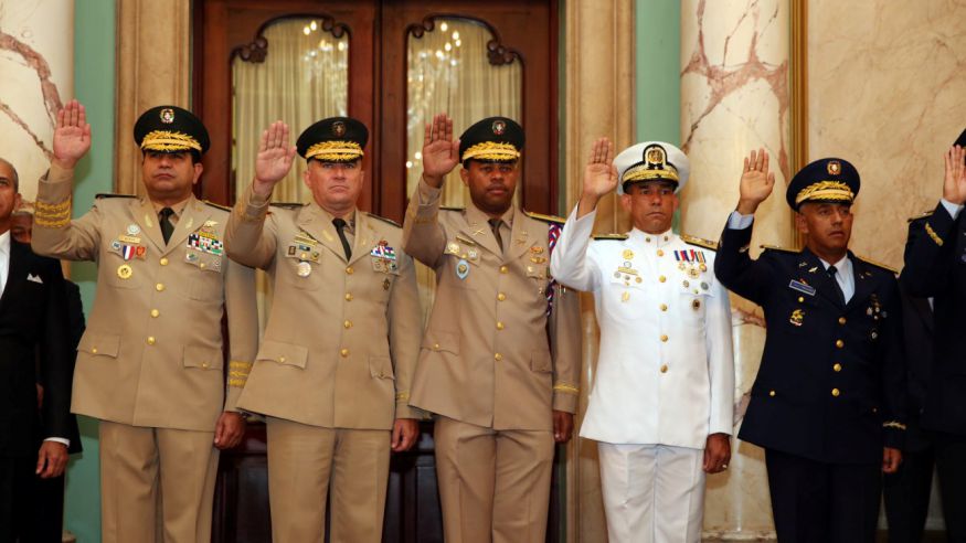 Danilo juramenta ministro de Defensa y demás altos mandos militares