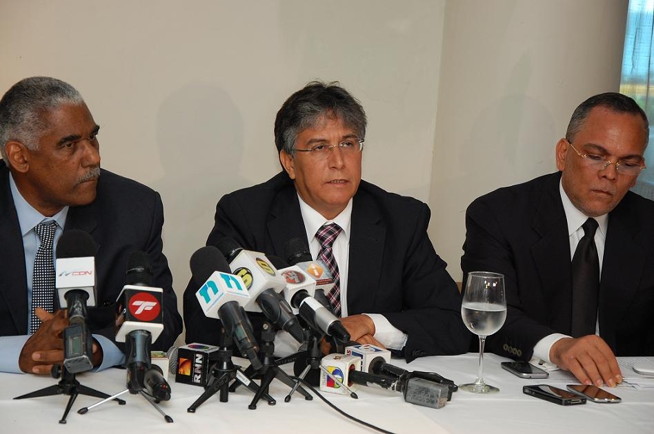 FOTO DOS MARINO ELSEVICH FELIZ DAMIAN OLIVARES Y PEDRO DUARTE CANAAN