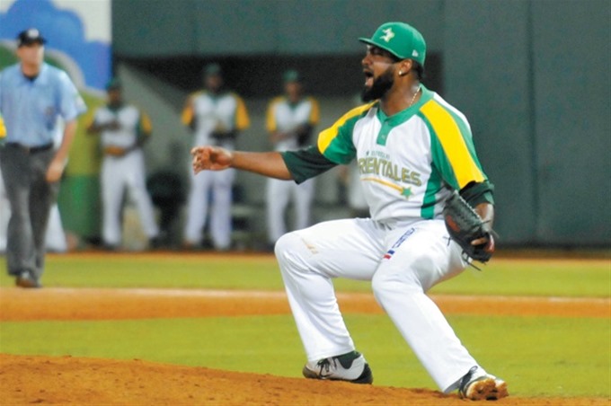 Capital sin pelota: Estrellas eliminan al Licey; Mateo establece nueva marca de salvamento con 20