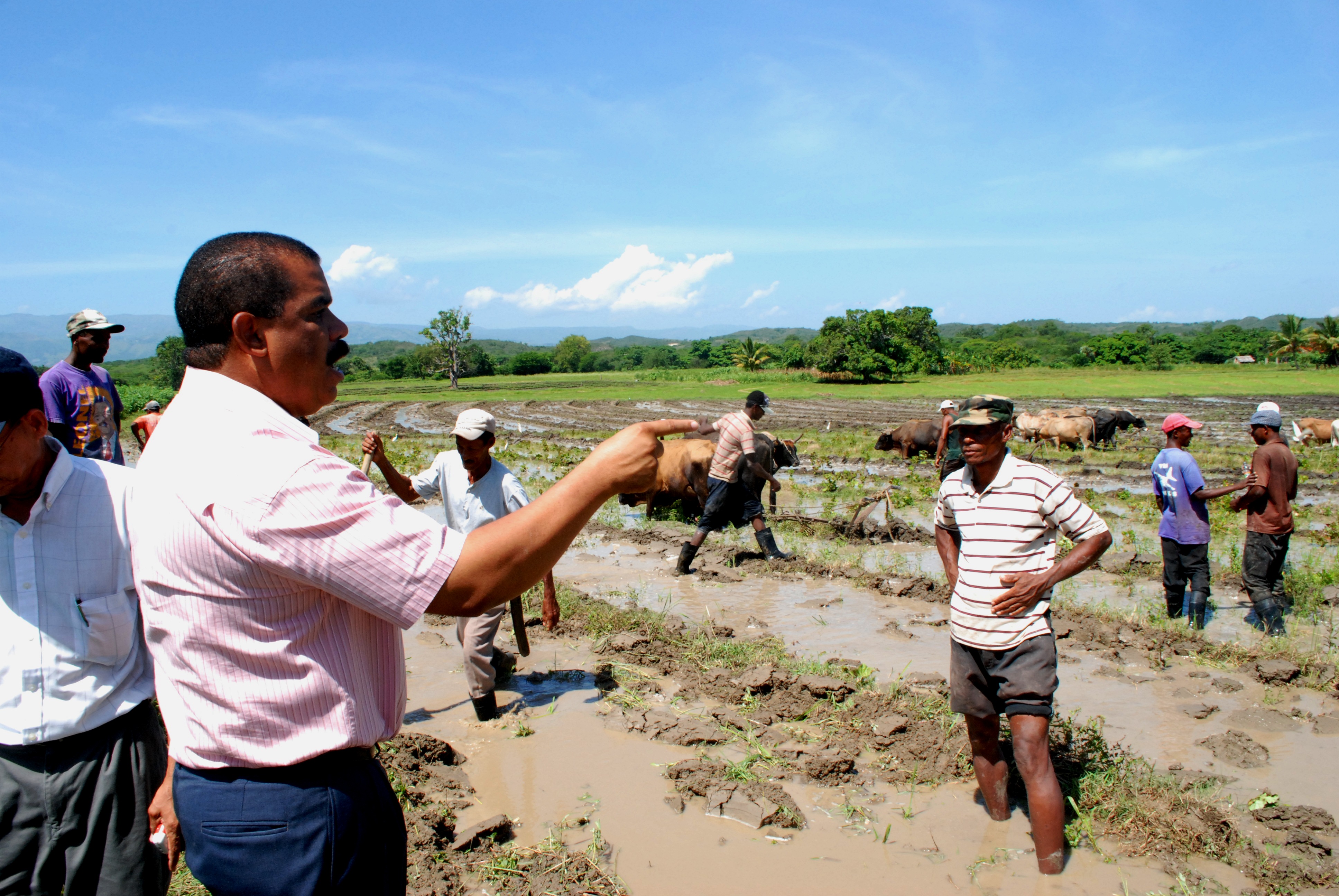 Adriano Asiste Al Inicio De La Siembra De Arroz En Sabana Larga