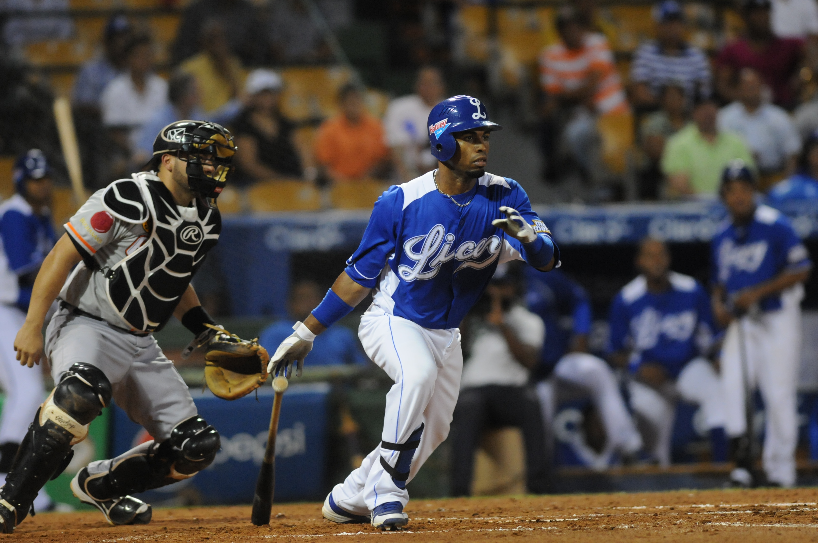 ¡Se mantienen con vida! Licey gana y se acerca a tres juegos de los Toros
