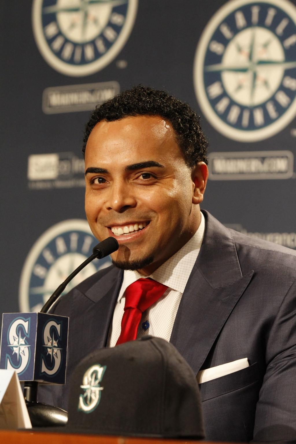 Seattle presentó a Nelson Cruz de manera oficial tras firmar por cuatro años y 57 millones de dólares