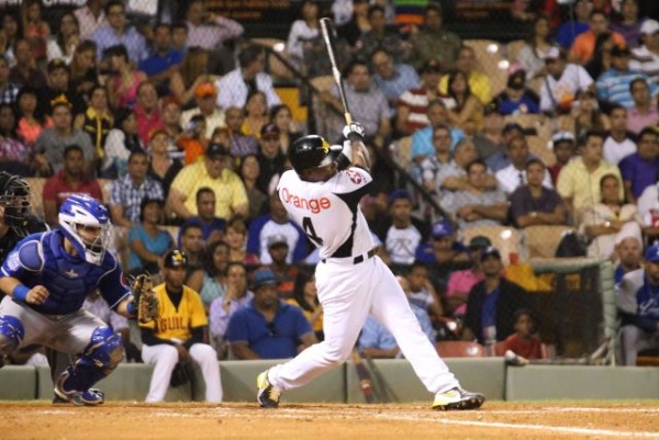 Martínez conduce triunfo de Águilas sobre Licey; Tejada pega dos sencillos en su debut