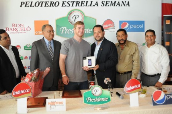 Fernando Martínez y Nick Addition son los Peloteros Estrellas de la Semana