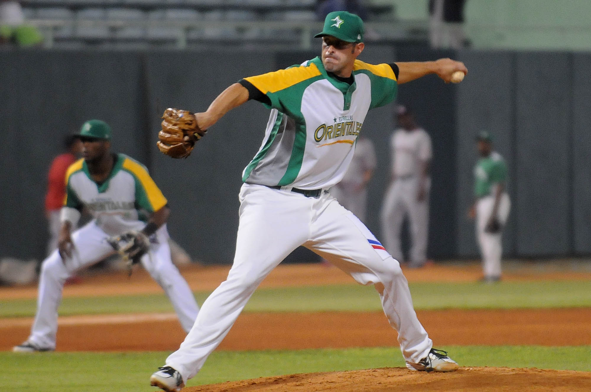 MacLane conduce blanqueada de Estrellas sobre Leones
