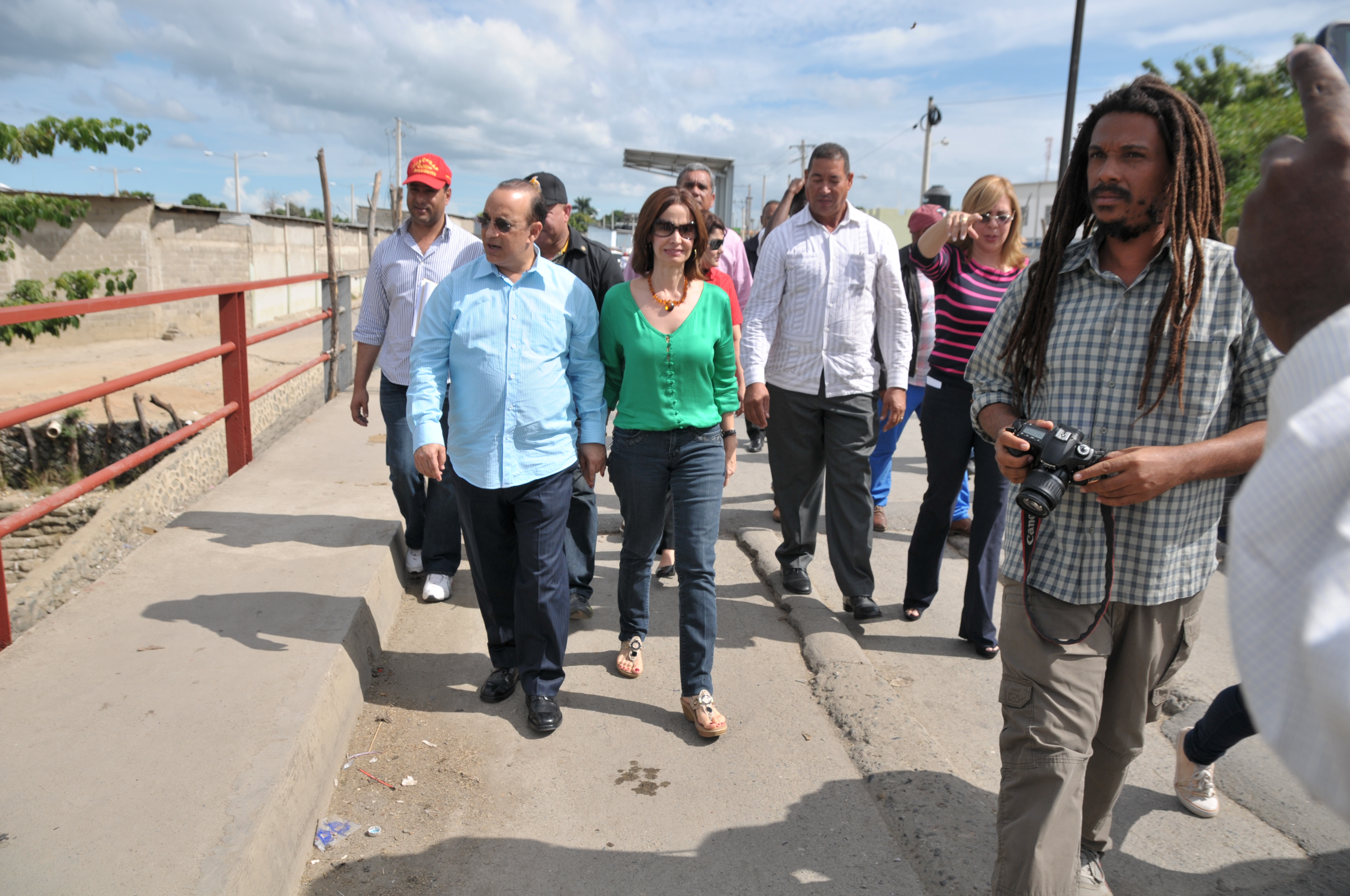 FOTO DAJABON. Quique Antun Camina Por La Zona Limitrofe Con Haiti Donde Denuncio El Caos Y El Desorden Que Eiste En Asunto Migratorio.