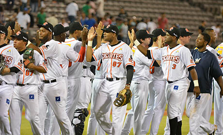 Gigantes le propinan el cuarto revés de manera seguida a las Estrellas