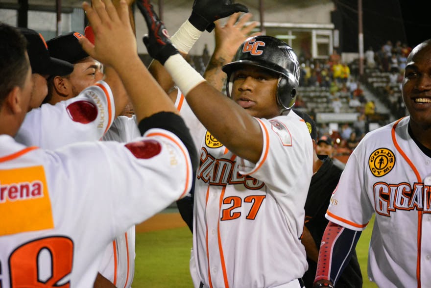 Peguero y Franco guían segunda victoria de Gigantes en Round Robin