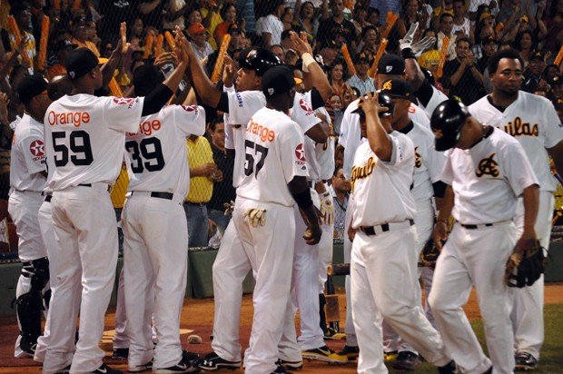 Águilas empatan en segundo con los Gigantes