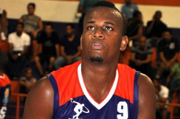 Murió este domingo de un infarto el jugador de baloncesto superior Kendry Lebrón