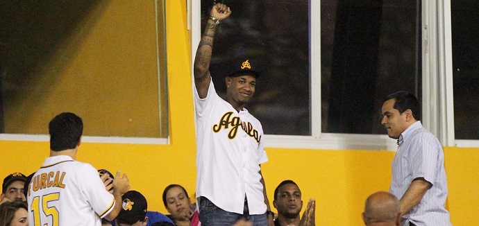 Yordano Ventura busca el permiso de Kansas para lanzar con Águilas