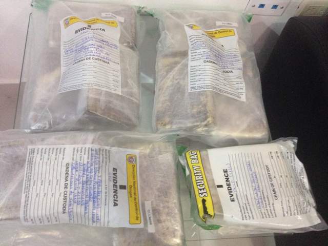 10 Paquetes De Cocaina