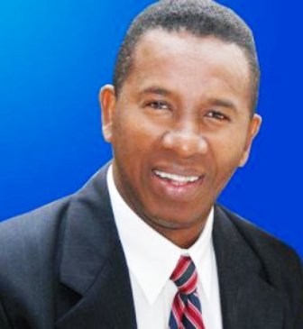 FAUSTO ARAUJO