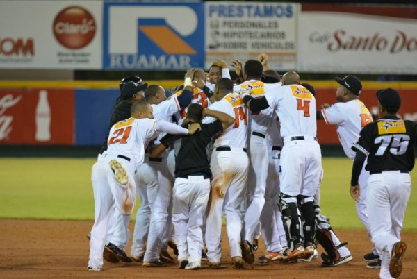 Gigantes avanzan a la Serie Final, a pesar de la derrota frente a los Toros