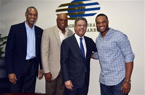 Ex presidente Fernández recibió al pelotero Canó; antes de ir a entrenamientos