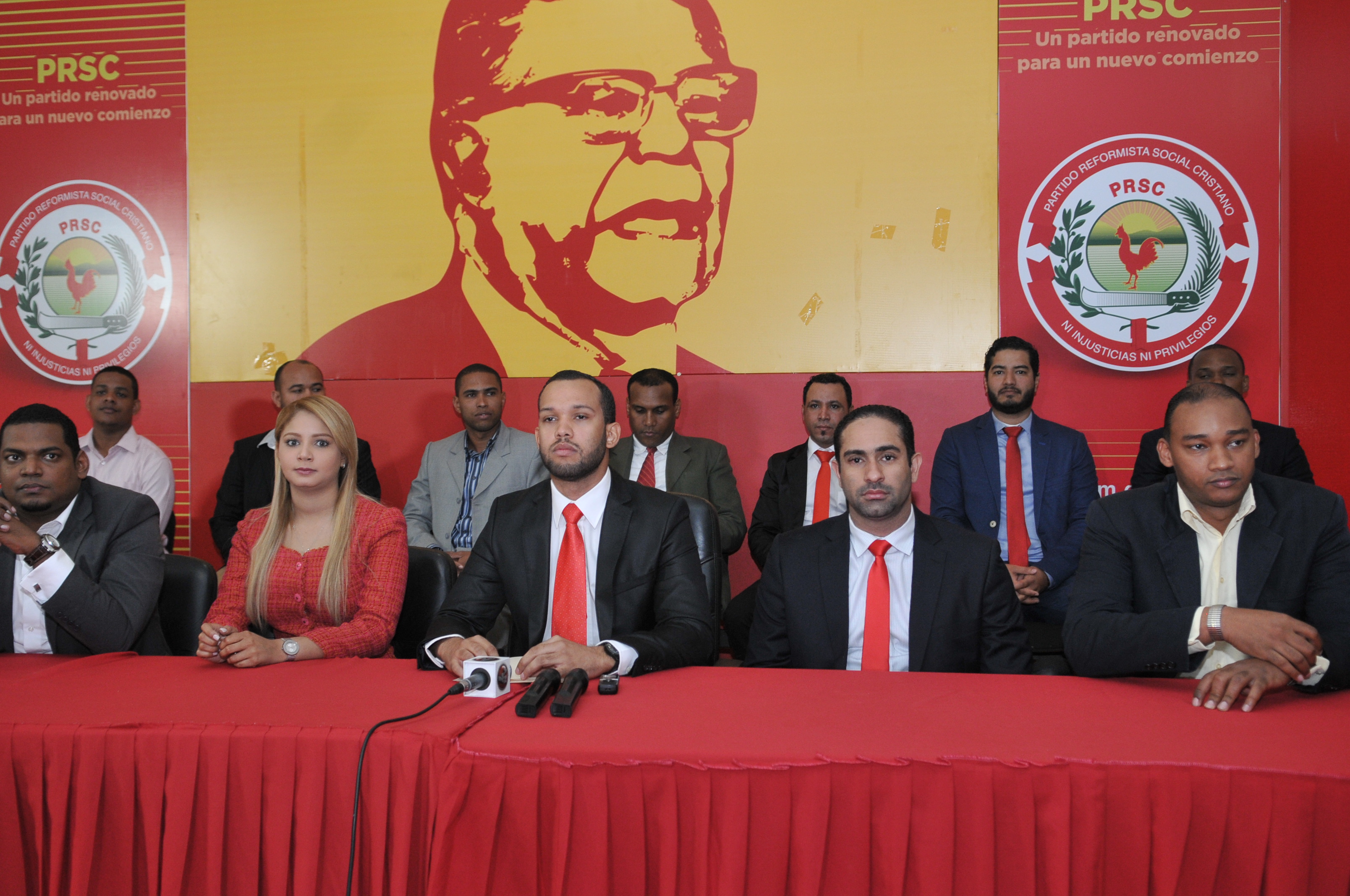 Foto Dirigentes De La Juventud Reformista Hablan En La Rueda De Prensa En La Sede Del PESC. 