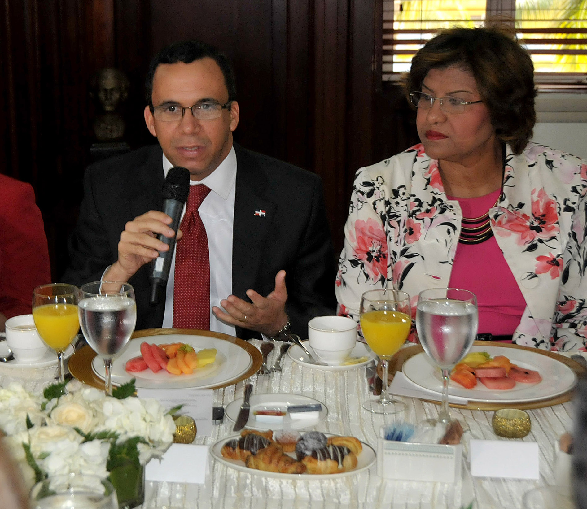 CANCILLER EMPRESARIO