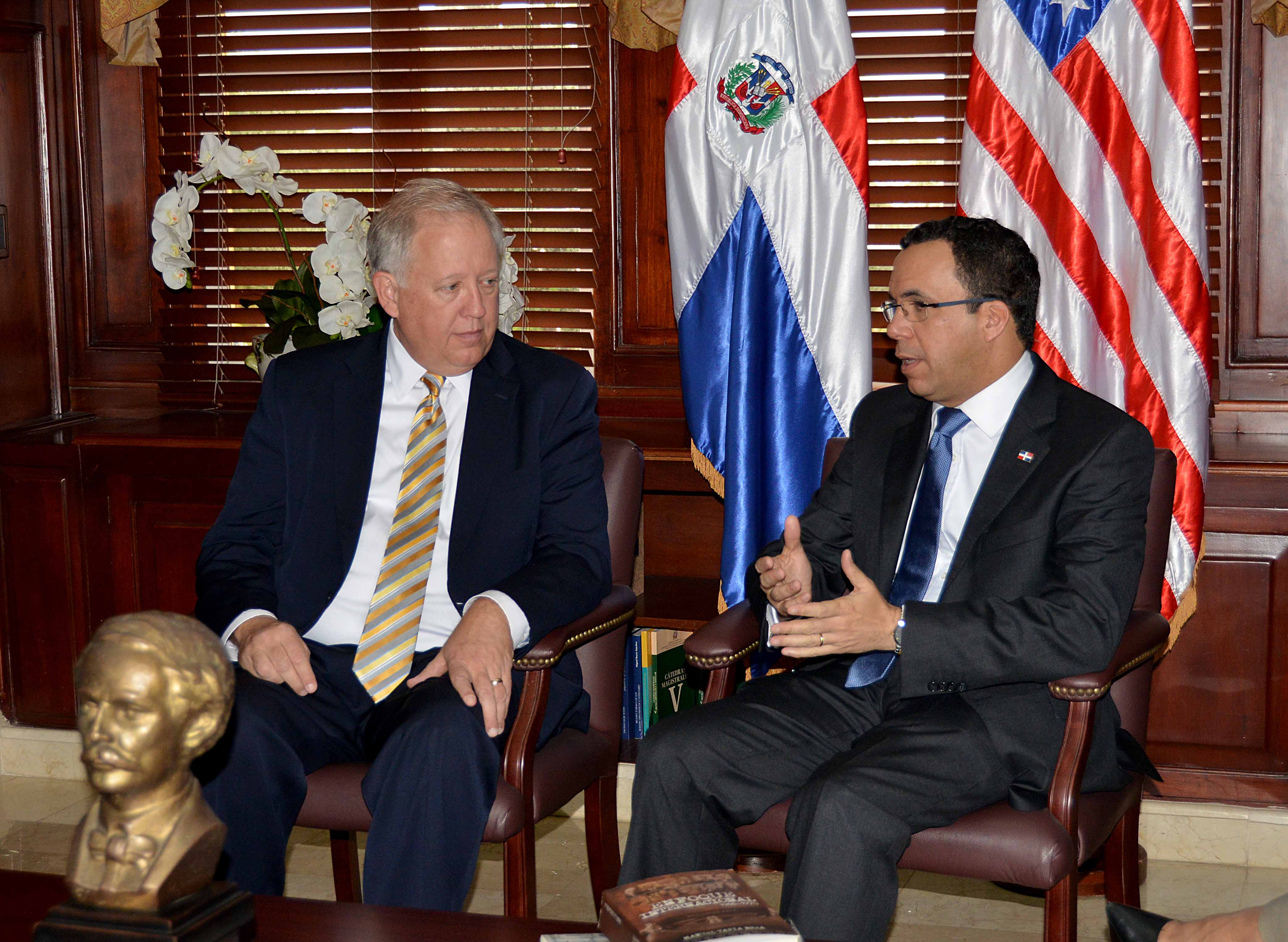 CANCILLER Y CONSEJERO EEUU
