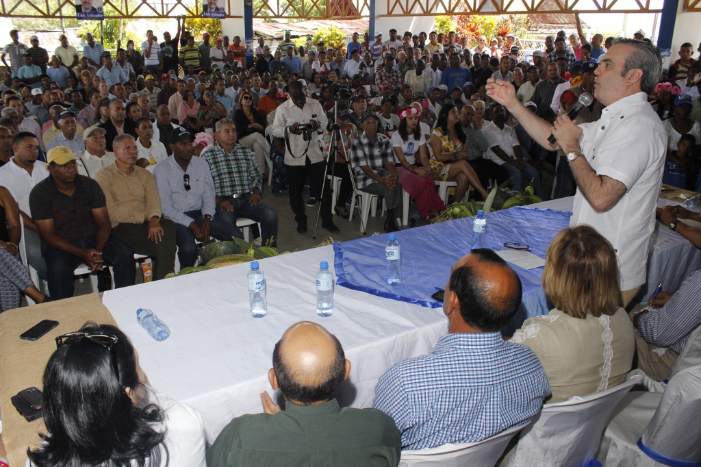 Foto De Luis Durante Encuentro Con Productores Agropecuarios