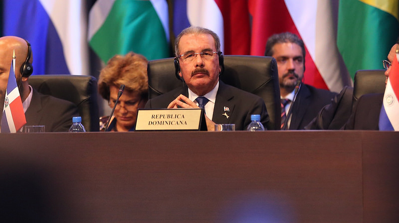 Presidente Medina pide a países desarrollados equilibrar carga del narcotráfico