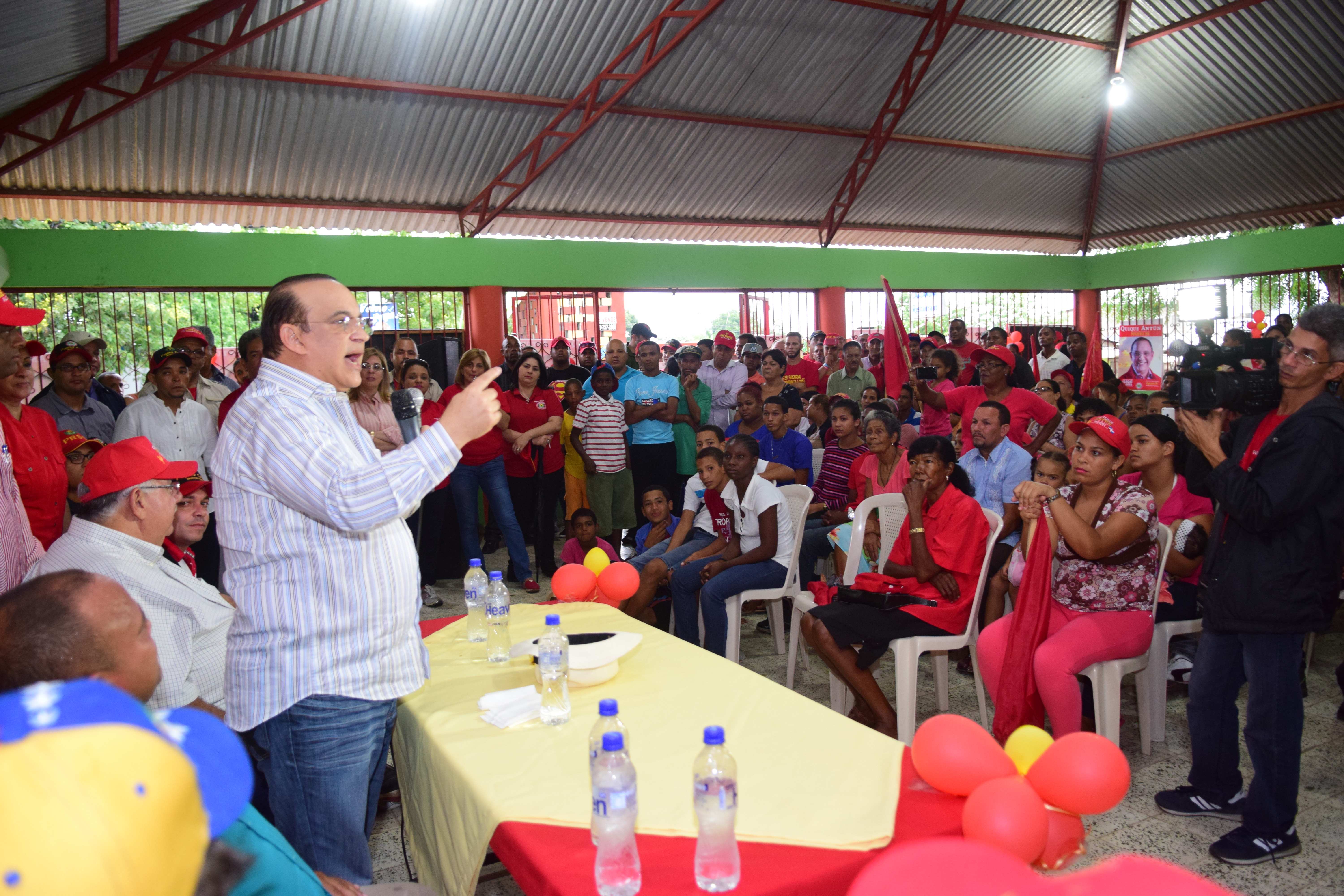 SANTIAGO. El Candidato Presidencial Del PRSC Quique Antun Habla En Un Acto En El Distrito Municipal De Hato Del Yaque. 