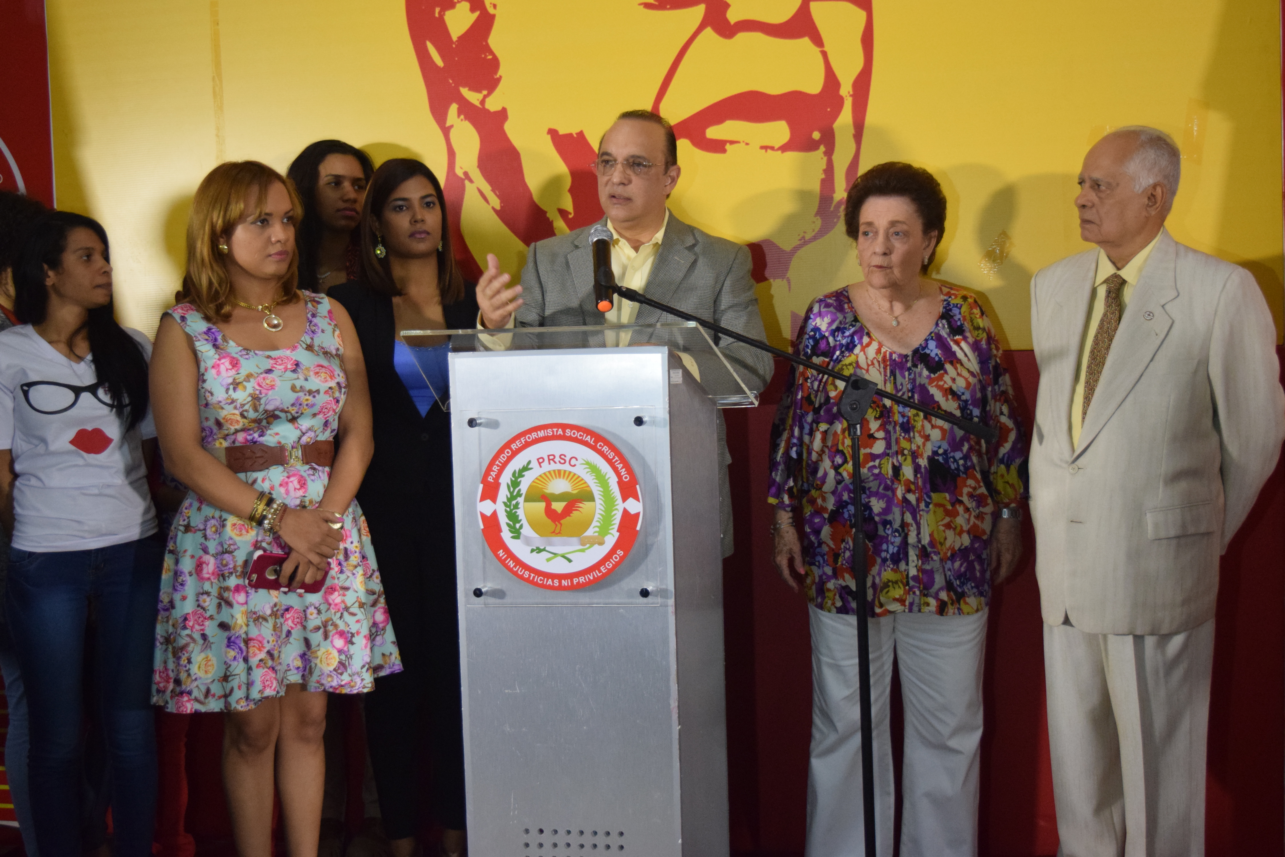 Foto El Candidato Presidencial Del PRSC Quique Antun Habla En El Acto Con Motivo Del 51 Aniversario De La Fundacion De Esa Organizacion