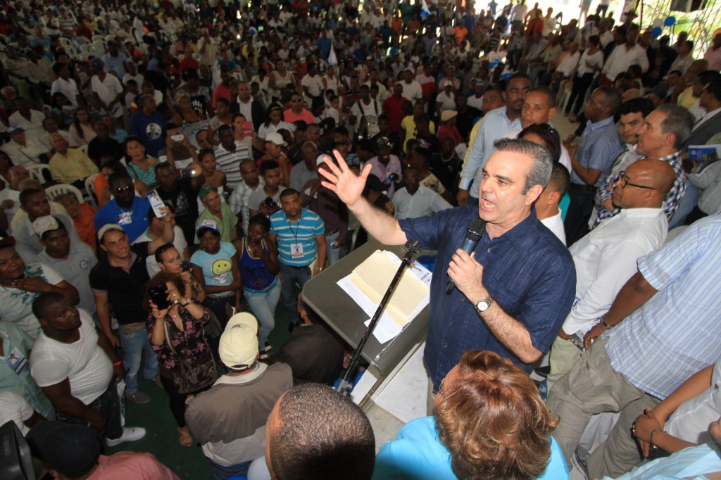 Foto De Luis Abinader En La Victoria 3pg 1