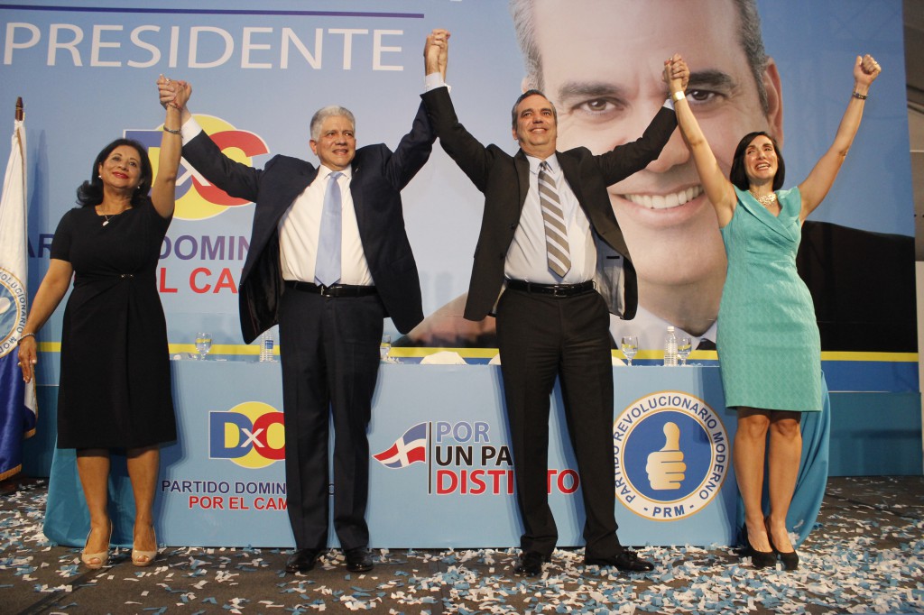 Foto De Luis Eduardo Y Arelis De Estrella Y Raquel De Abinader