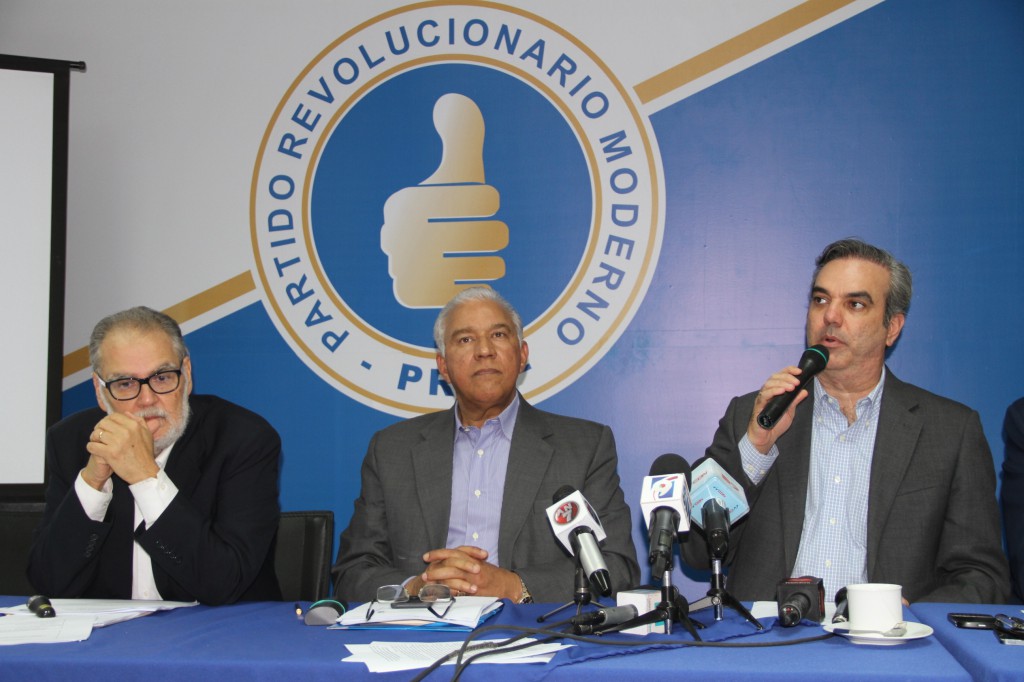 Foto De Luis Durante La Rueda De Prensa En El Partido Hoy 1