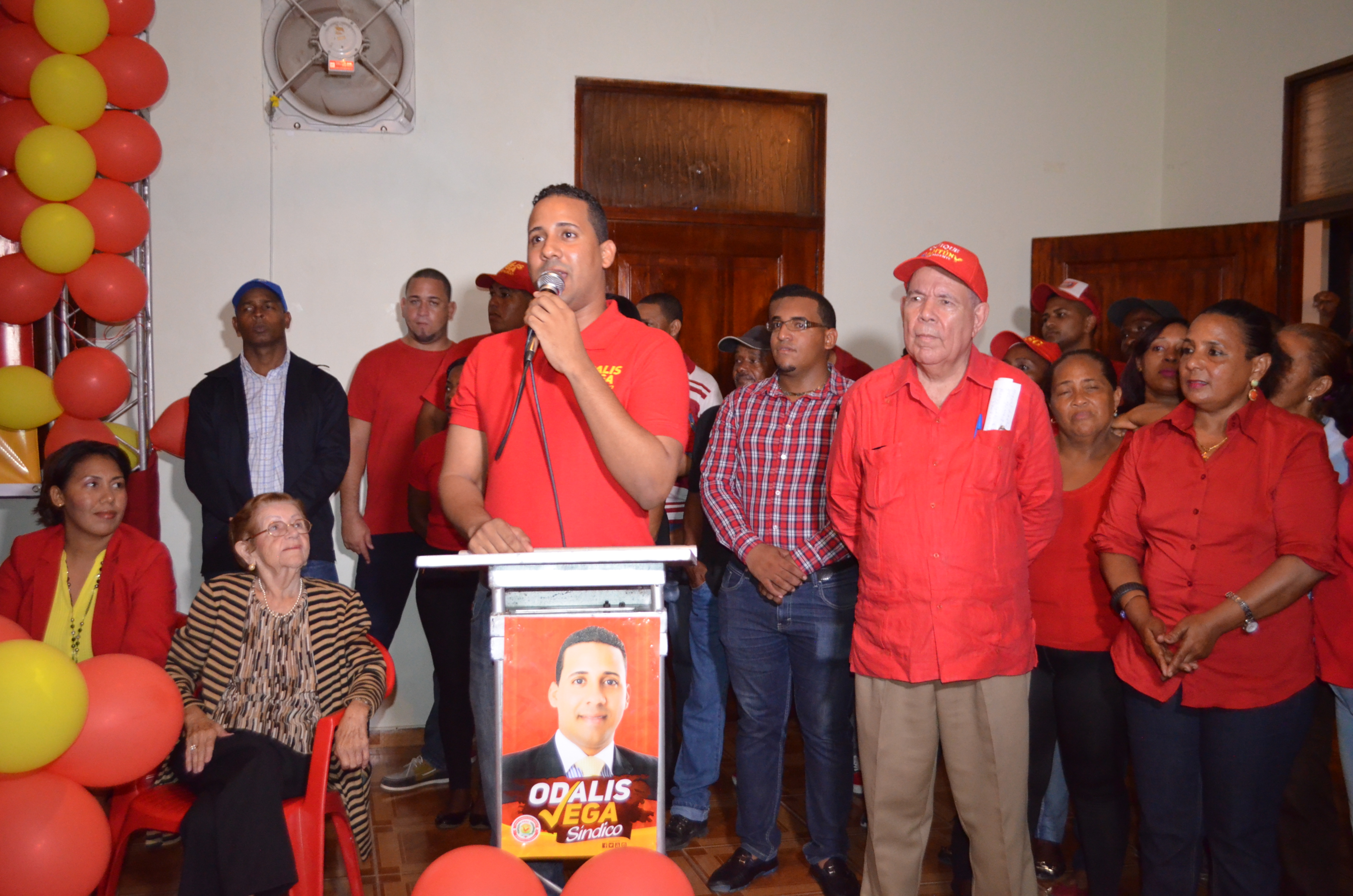 Odalis Vega Se Dirige A Los Presentes En Un Acto De Apoyoa A Su Candidatura PRSC