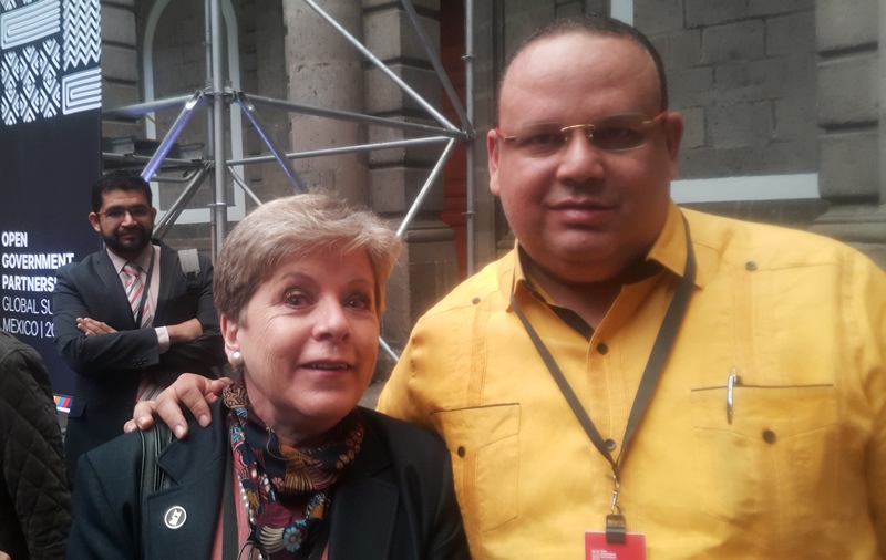 ALICIA BARCENA SECRETARIA EJECUTIVA DE LA CEPAL Y TRAJANO POTENTINI PTE. FJT E IRM REP. DOM.