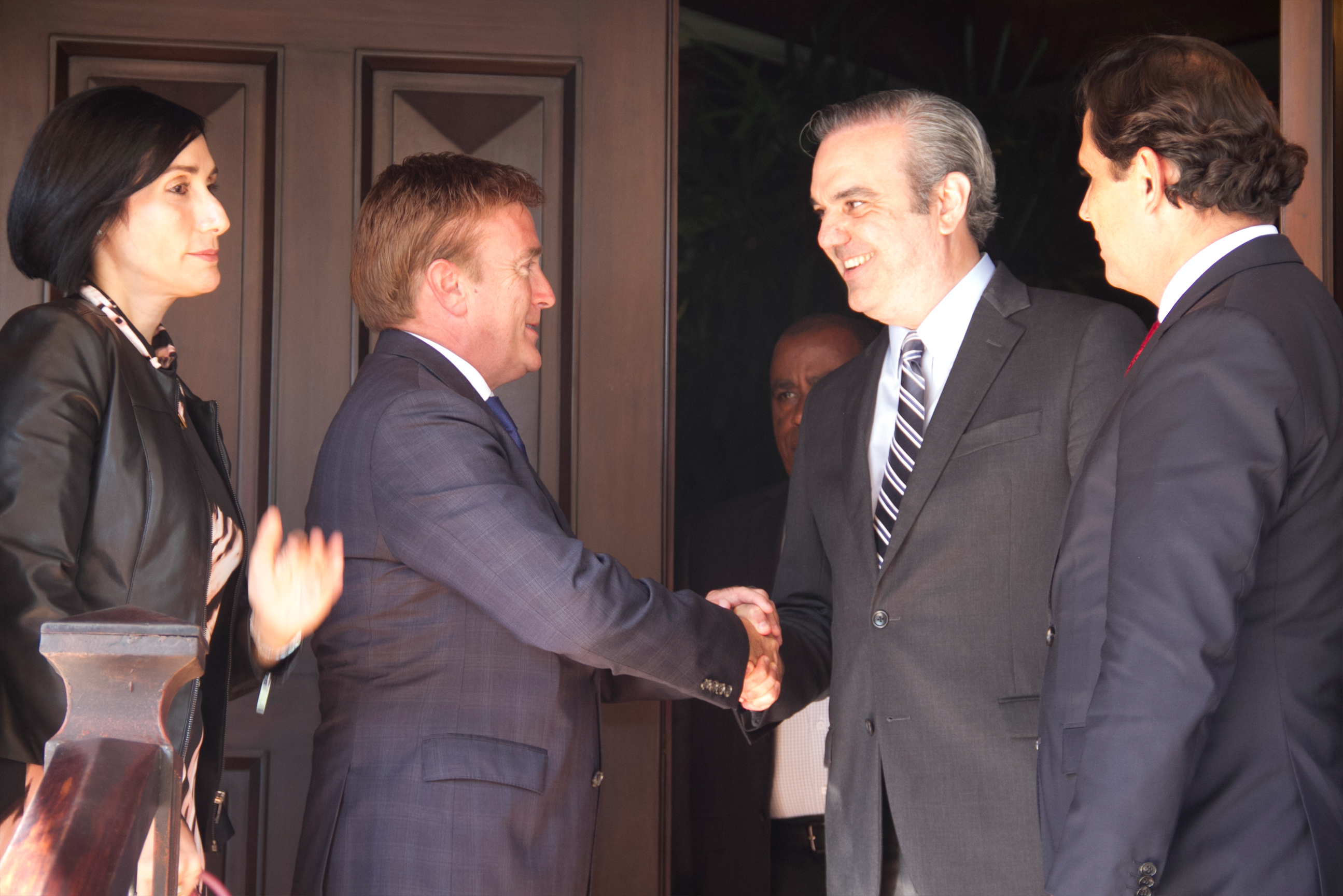 Luis Abinader Y El Embajador Brewster2jpg