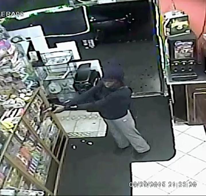 MUJER ATRACADORA