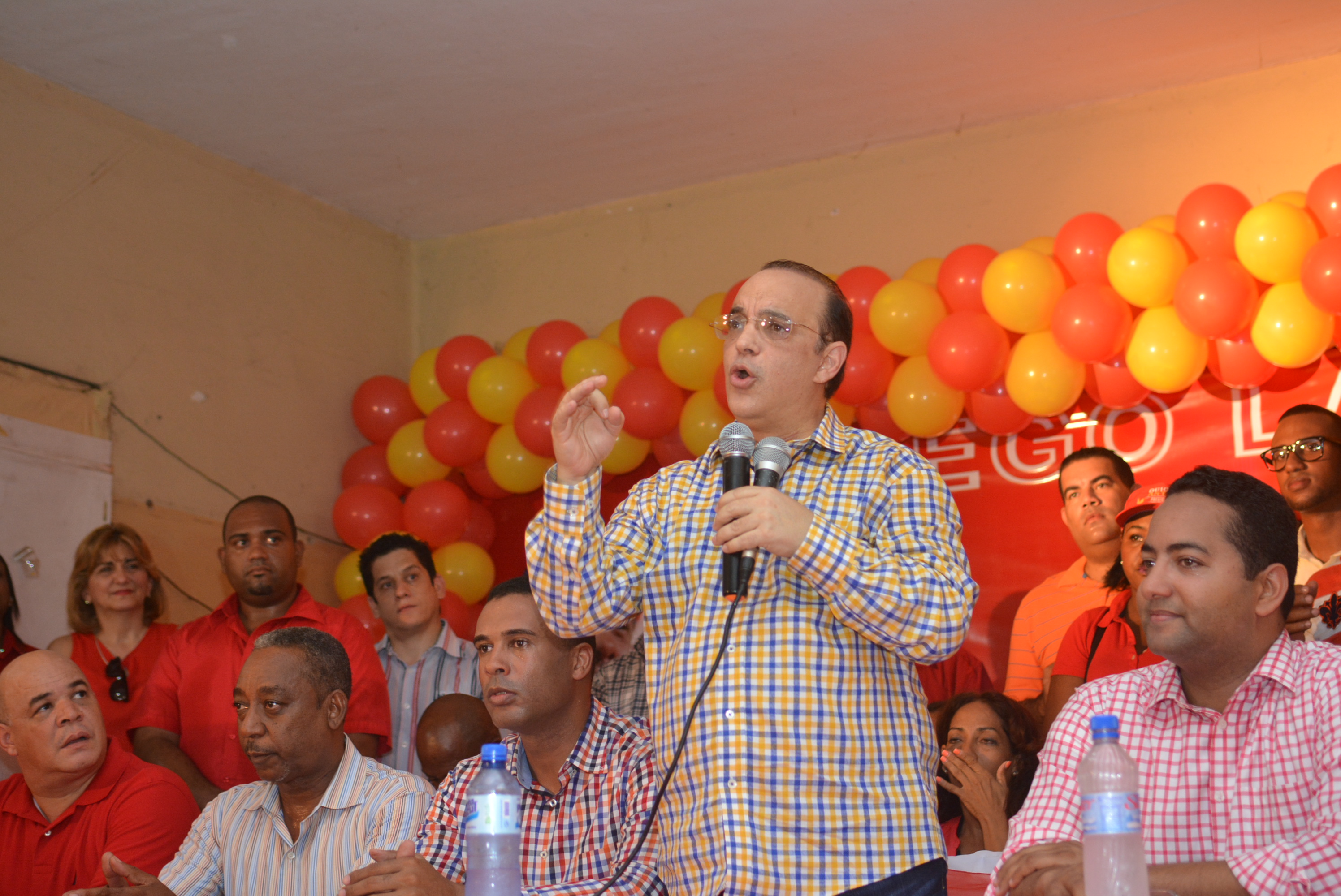 SAN CRISTOBAL. El Candidato Presidencial Reformista Habla En El Acto De Proclamacion Del Candidato A Alcalde De Esta Ciudad.
