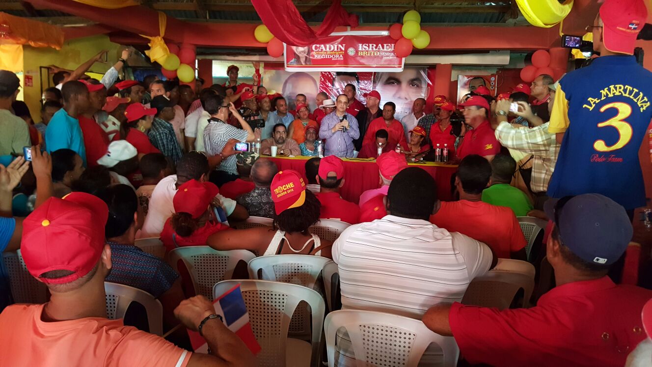 Foto LUPERON Puerto Plata. Quique Antun Habla En Un Masivo Acto En Este Municipio