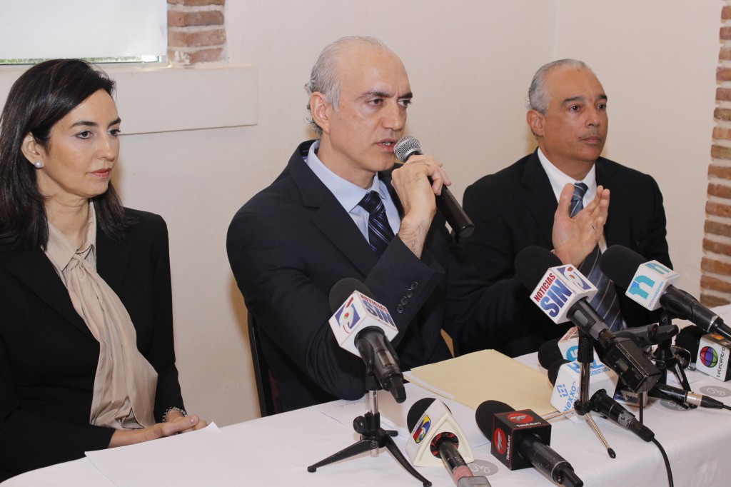 Foto De La Familia Abinader Corona 2